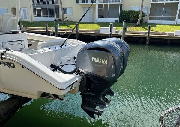 Sea Pro 320 DLX Center Console image