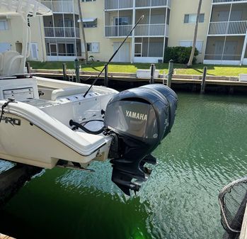 Sea Pro 320 DLX Center Console image