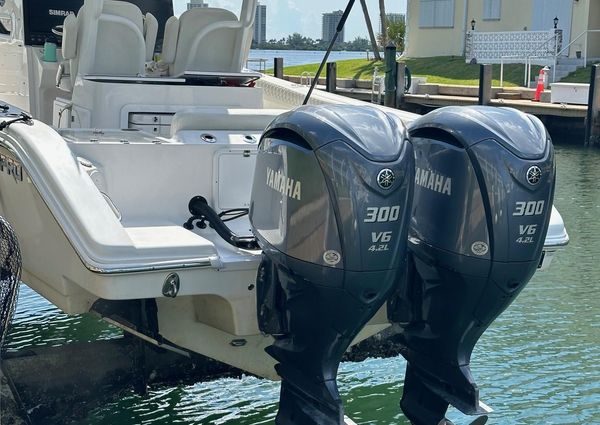 Sea Pro 320 DLX Center Console image