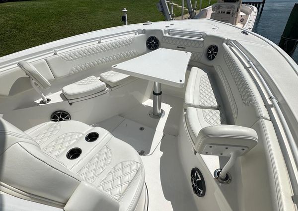 Sea Pro 320 DLX Center Console image