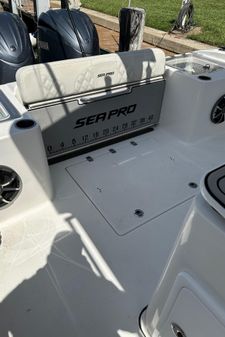 Sea-pro 320-DLX-CENTER-CONSOLE image