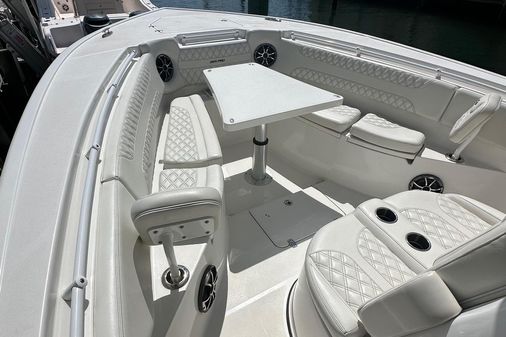 Sea Pro 320 DLX Center Console image