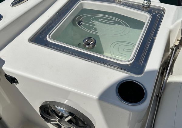 Sea-pro 320-DLX-CENTER-CONSOLE image