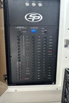 Sea-pro 320-DLX-CENTER-CONSOLE image