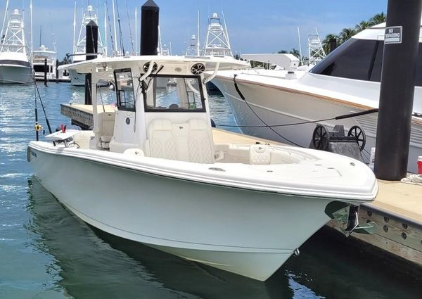 Sea Pro 320 DLX Center Console image