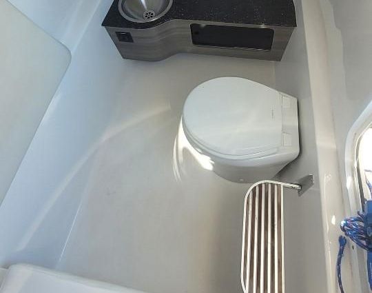 Sea Pro 320 DLX Center Console image