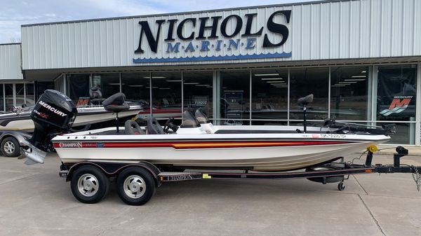 Used Champion 206 Dcx Elite Power Boats For Sale Nichols Marine Boat Sales In United States
