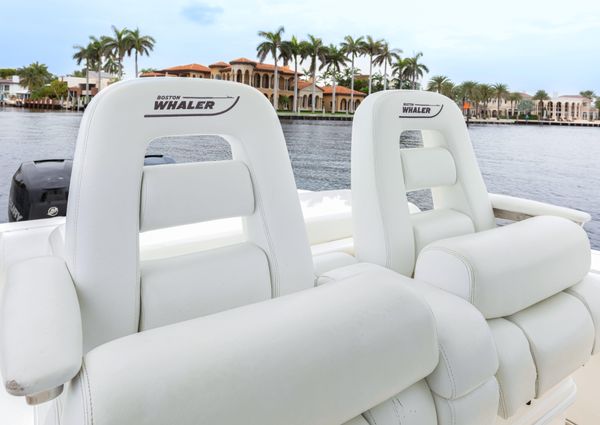 Boston Whaler 320 Outrage image