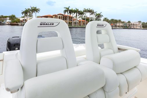 Boston Whaler 320 Outrage image