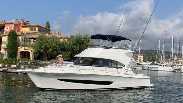 Riviera 39 Sports Motor Yacht