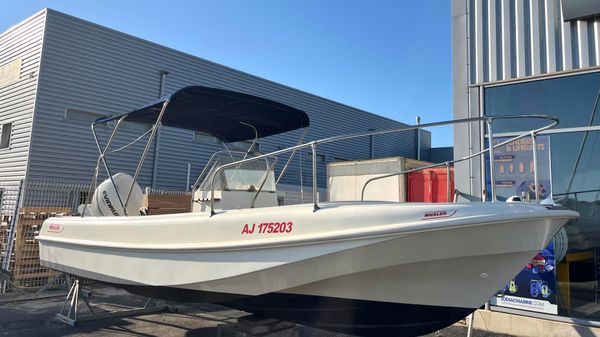 Boston Whaler Outrage 19 