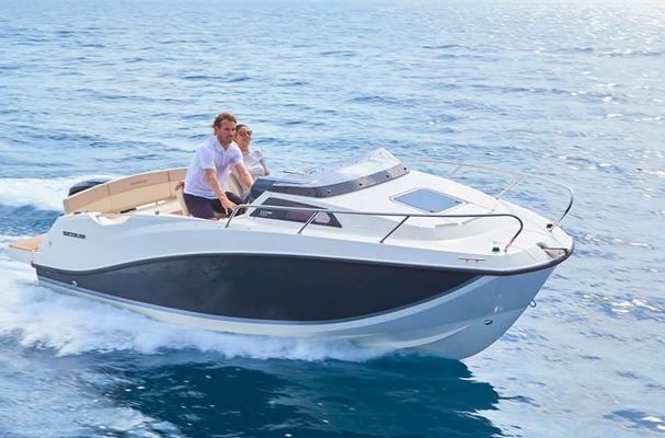 Quicksilver Activ 555 Cabin - main image