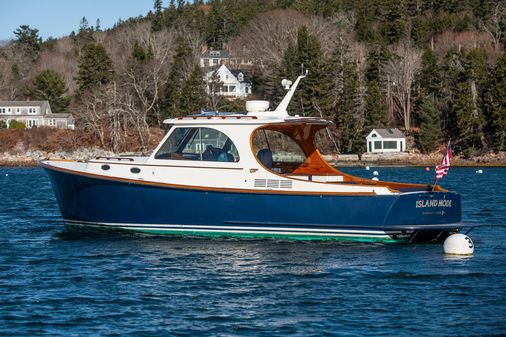 Hinckley Picnic Boat 37 MKIII image