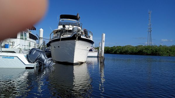 Hatteras 53 Extended Deckhouse Motor Yacht image