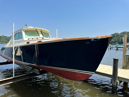 Hinckley 36 EP Picnic Boat image