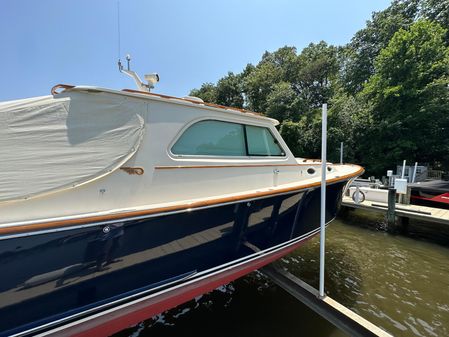 Hinckley 36 EP Picnic Boat image