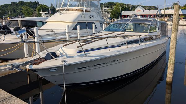 Sea Ray 390 Express Cruiser 