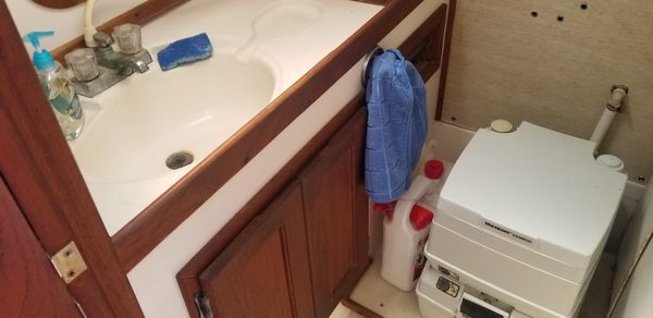 Hunter 33 image