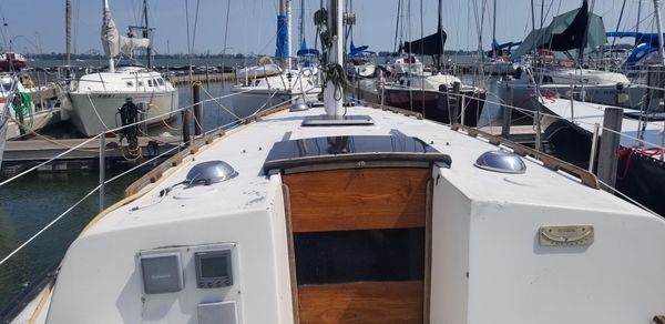 Hunter 33 image