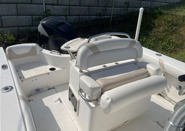 Boston-whaler 210-OUTRAGE image