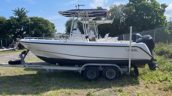 Boston Whaler 210 Outrage 