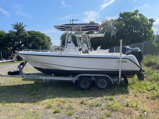 Boston-whaler 210-OUTRAGE - main image