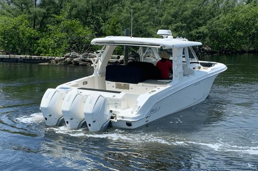 Boston Whaler 350 Realm image