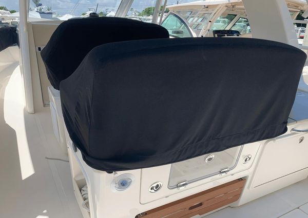 Boston Whaler 350 Realm image