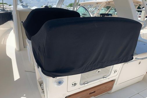 Boston Whaler 350 Realm image