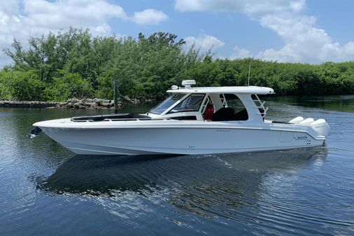 Boston Whaler 350 Realm image