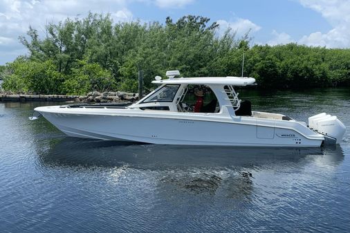 Boston Whaler 350 Realm image