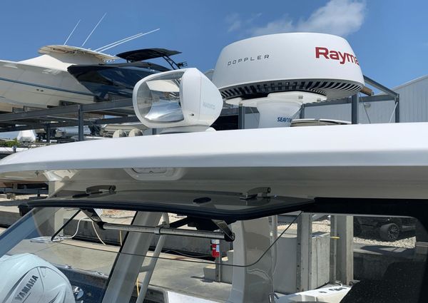 Boston Whaler 350 Realm image