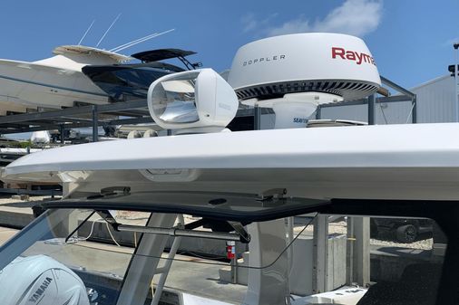 Boston Whaler 350 Realm image