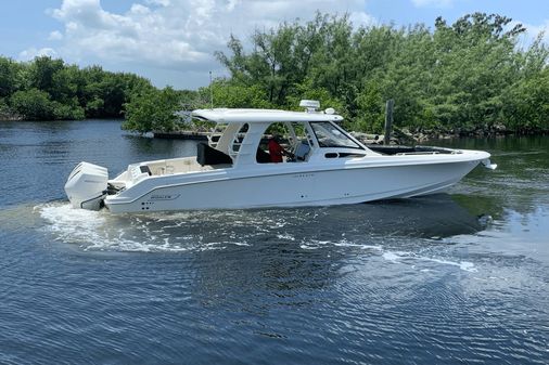 Boston Whaler 350 Realm image