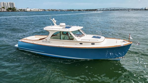 Hinckley Talaria 34