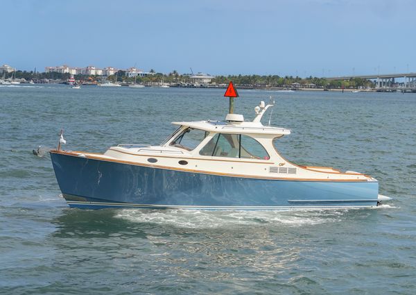 Hinckley Talaria 34 image