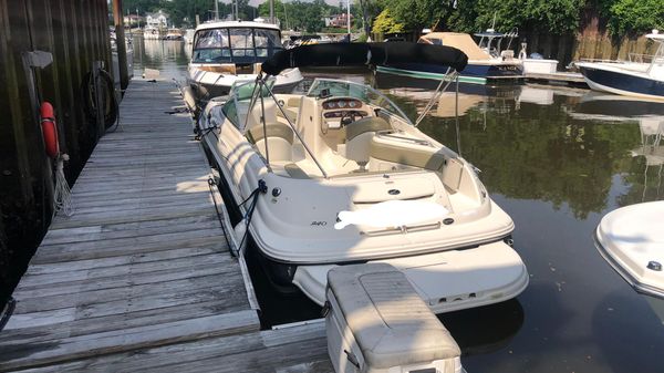Sea Ray 240 Sundeck 