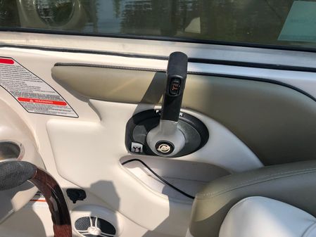 Sea Ray 240 Sundeck image