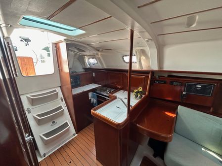 Beneteau 331 image