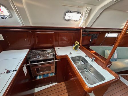 Beneteau 331 image