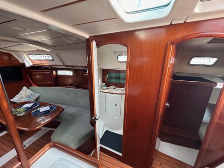 Beneteau 331 image