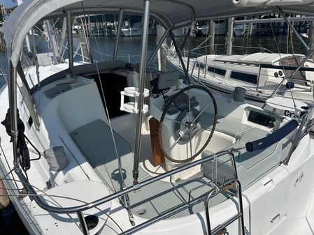 Beneteau 331 image