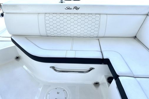 Sea Ray 270 SDX Outboard image