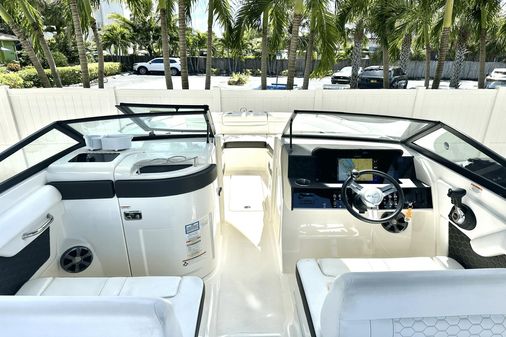 Sea Ray 270 SDX Outboard image