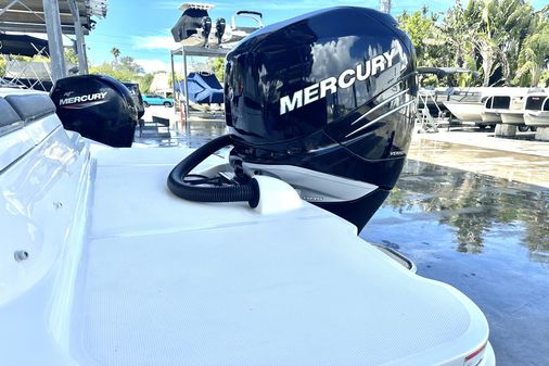 Sea Ray 270 SDX Outboard image