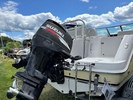 Robalo R227 DC image