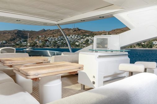 Sunseeker 88 Yacht image