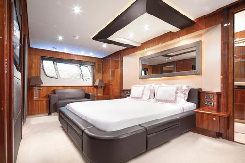 Sunseeker 88 Yacht image