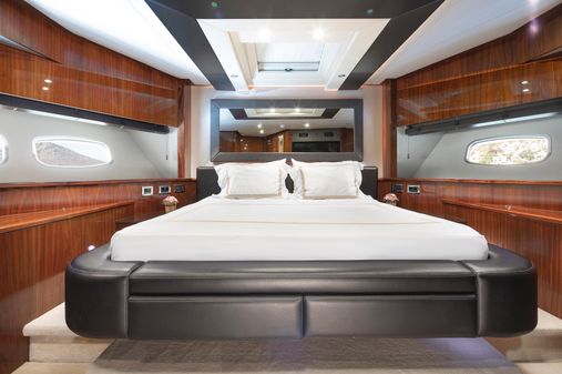 Sunseeker 88 Yacht image