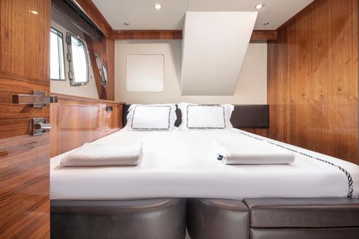 Sunseeker 88 Yacht image